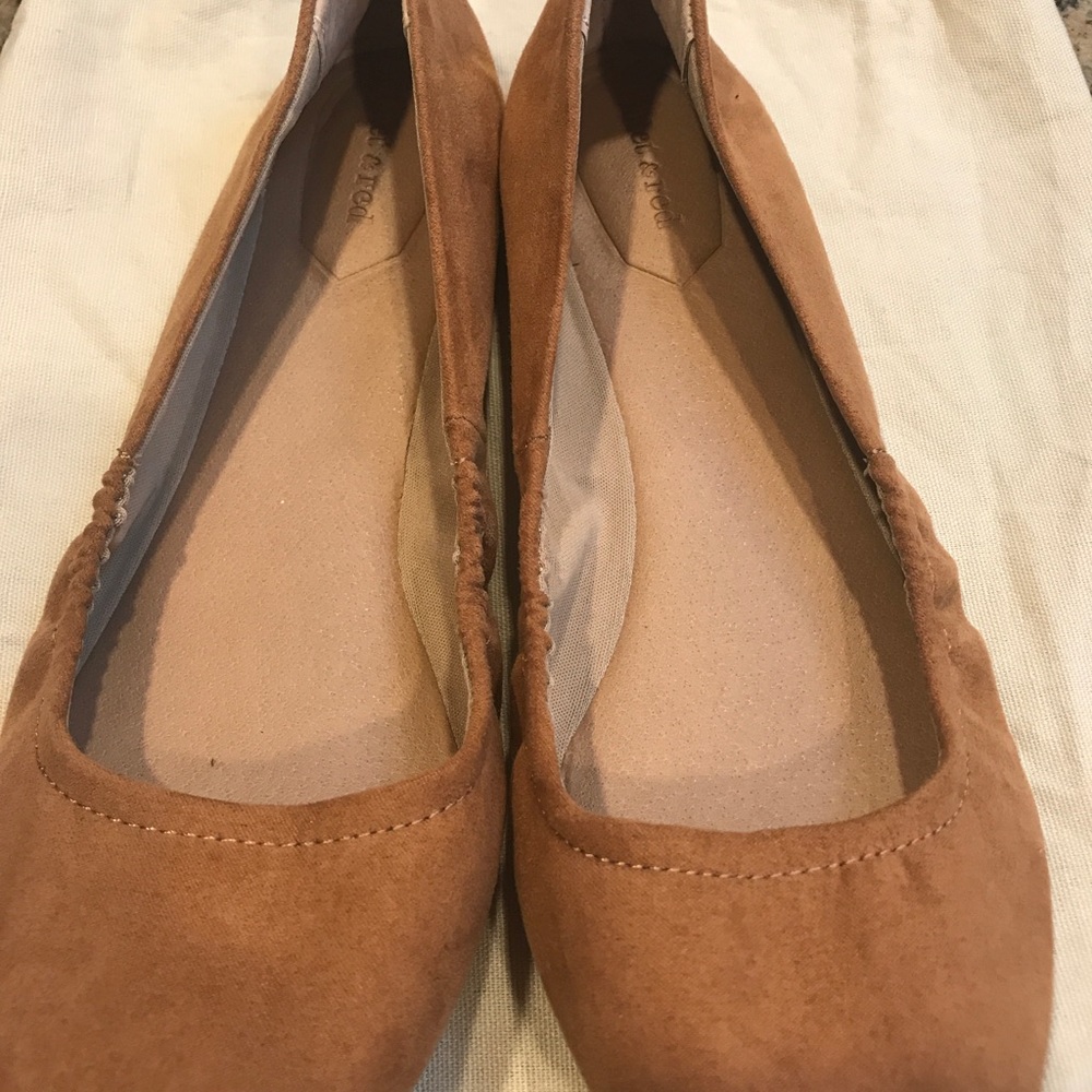 Violet & Red ballet flat, tan, size 8.5